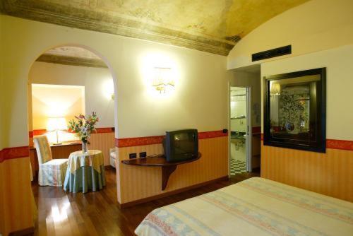 Single Room,325236082:JPEG